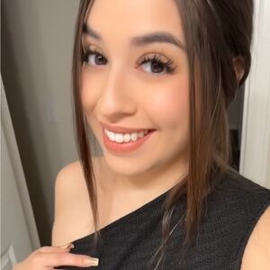 Meet your Posher, Alexandra